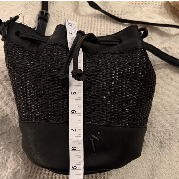 Vera Wang Black Woven Shoulder Bag - Picture 5 of 6